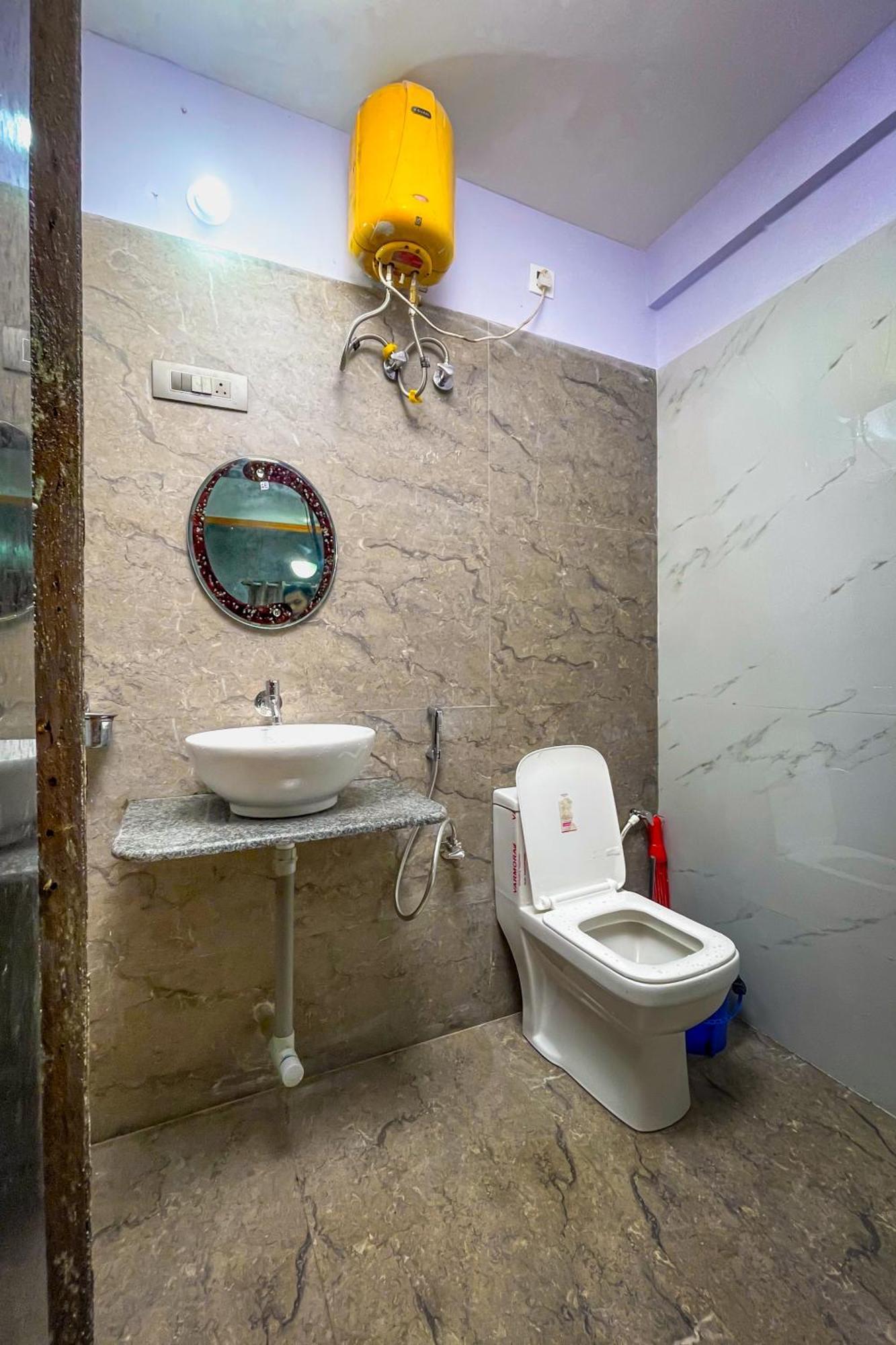 Bbn Serviced Apartment กาลังกูติ ห้อง รูปภาพ