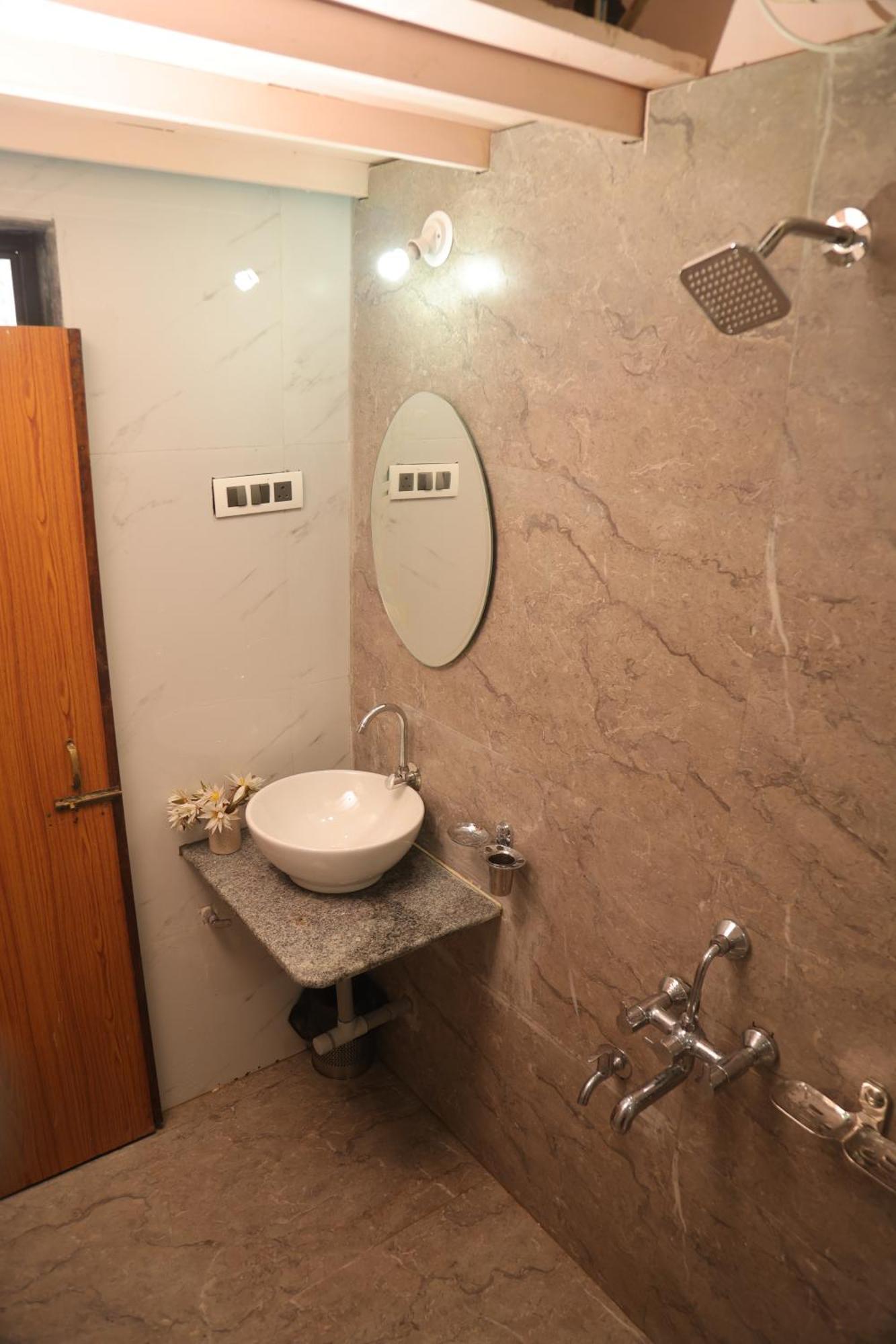 Bbn Serviced Apartment กาลังกูติ ห้อง รูปภาพ